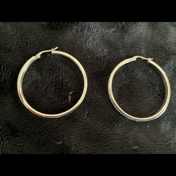 Chelsea Hill Stainless Steel hoop earrings - Picture 6 of 6